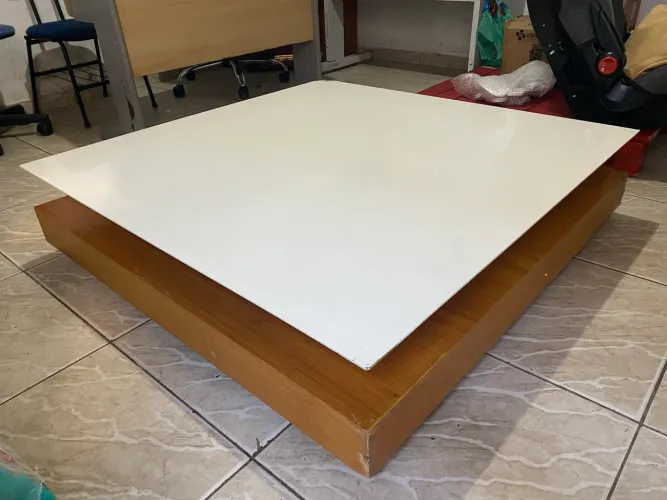Mesa de Centro grande com 2 Assentos