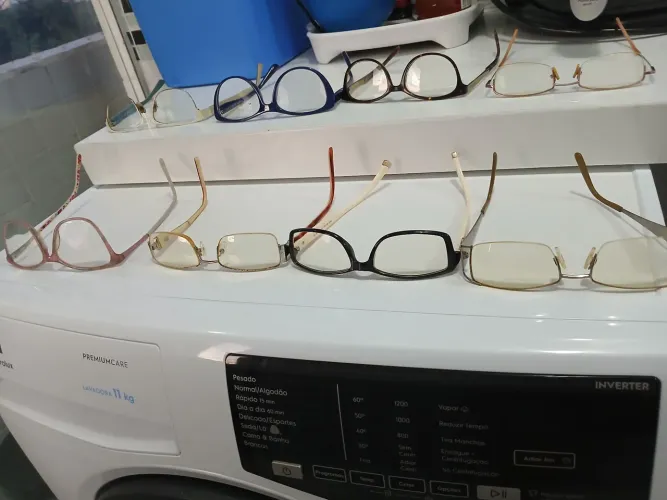 Vendo todas as armações de óculos de grau.