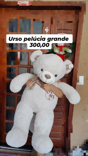 Urso pelúcia grande medindo 1.10