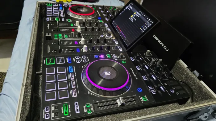 Denon DJ Prime 4 e Case p Transporte