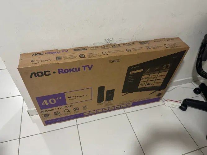 Televisão nova ainda na caixa AOC ROKU TV 40?