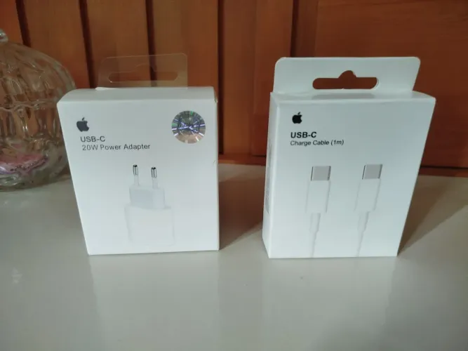 Carregador Apple 20W USB-C + Cabo USB-C (1m) - Lacrados