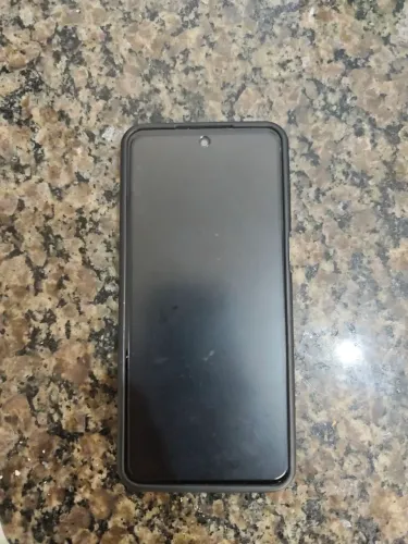 Celular semi novo.