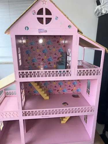 Casinha para boneca em MDF