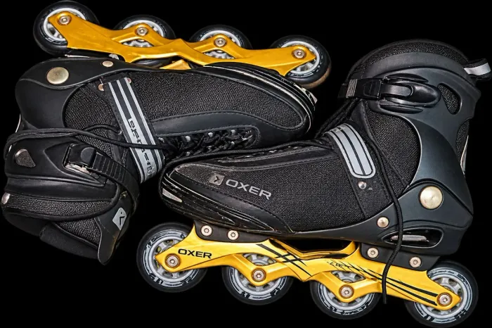 PATINS INLINE OXER PRETO E DOURADO