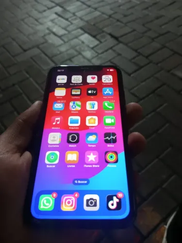 ? iPhone 11 64GB - R$ 500.