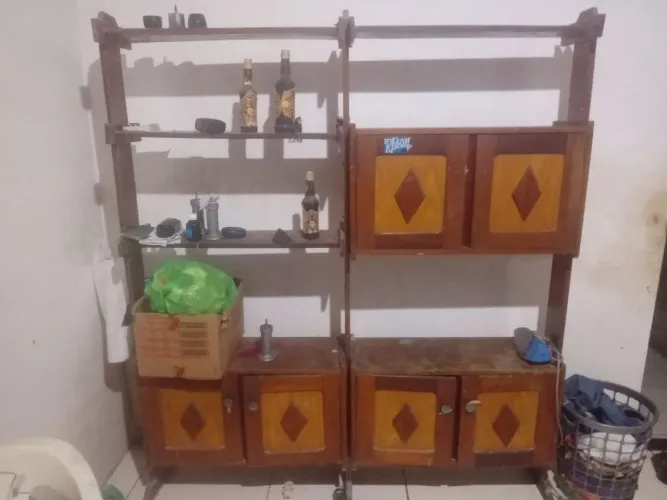 Estante antiga madeira pura pra vender logo