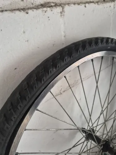 Rodas e pneus novos bicicleta 
