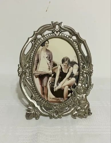 Porta Retrato Vintage Metal Oval Anjo Cupido Arabescos