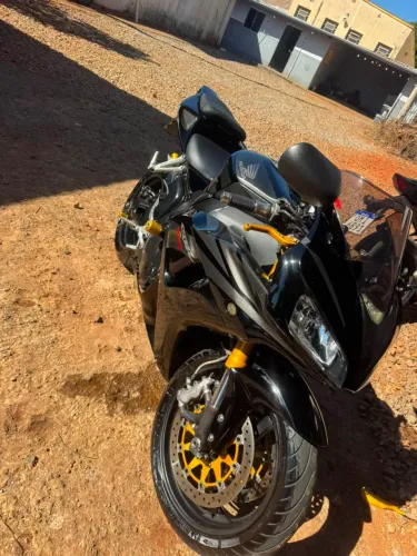 Vende-se moto impecável para pessoas exigentes. Escuto propostas