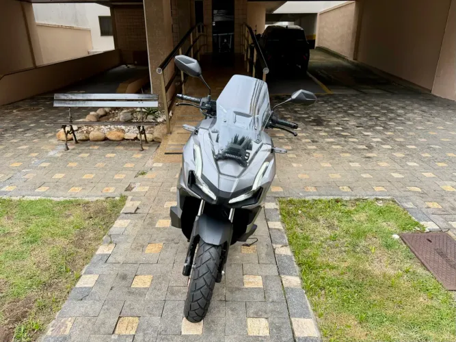 HONDA ADV 160 Com apenas 1200 quilômetros na garantia de fábrica