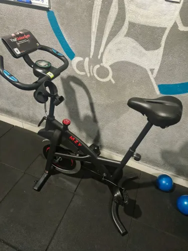 Bicicleta ergométrica nova