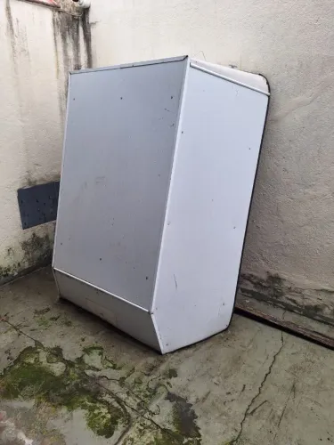 Capota de fibra com fechadura 