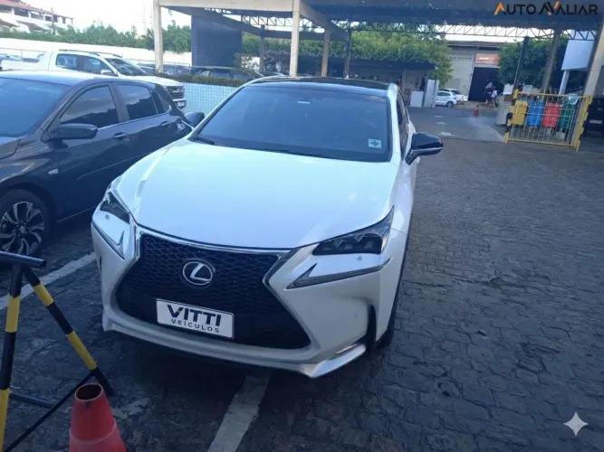 Lexus NX-200T F-sport 2.0 16V 238cv Aut. 2017