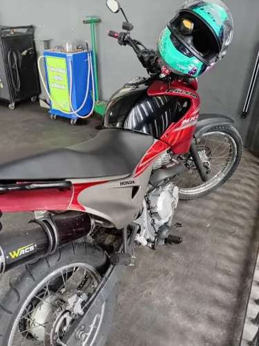 Linda falcon baixo km impecável pneus novos