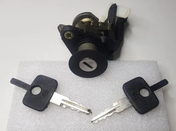 Fecho - Porta mala c/chave Gm Astra Belga (Importado) 95 96 97 98 *** Hatch ***