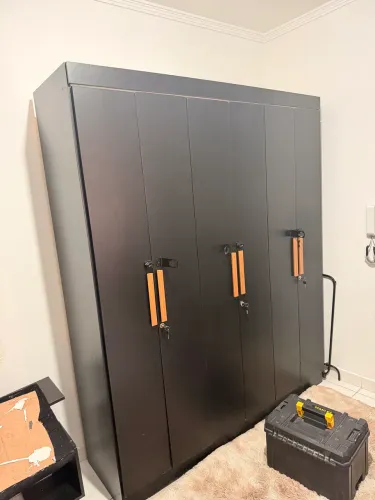 Cama Box e guarda-roupa de casal 