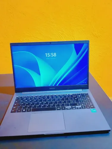 Samsung I3 11th SSD240 RAM 8GB