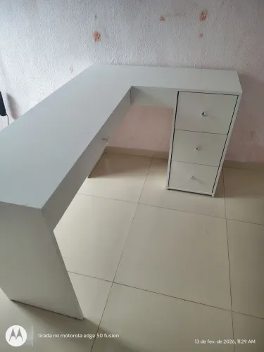 Mesa de manicure em L