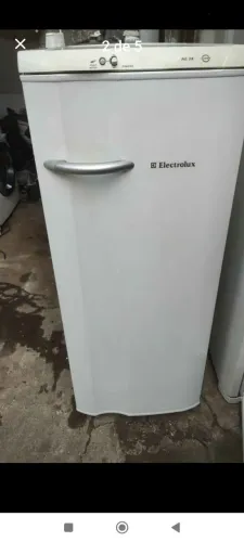 Geladeira 280L Electrolux 