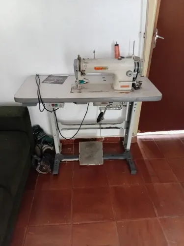 Máquina de costura industrial
