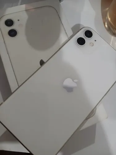 Vendo IPhone 11 128GB em perfeitas condições nunca aberto todo original 