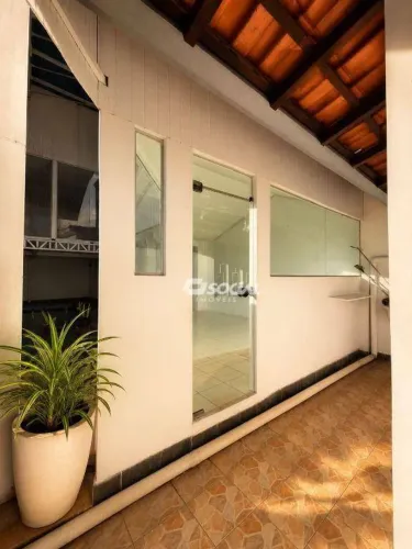 Casa comercial para locaçao ou venda, em localizaçao privilegiada, Rua: Alvaro Maia, - Bai