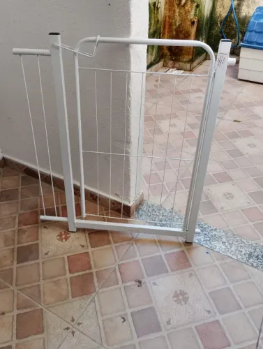 Portão para pet, semi novo. Completo