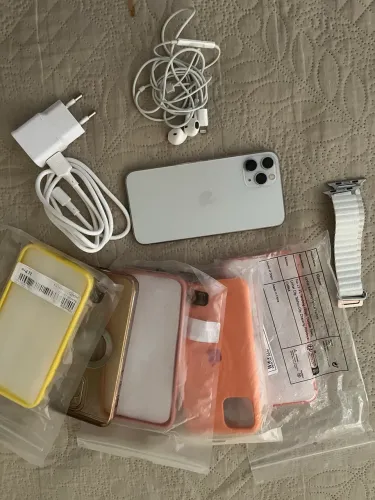 iPhone 11 Pro 256gb com acessórios