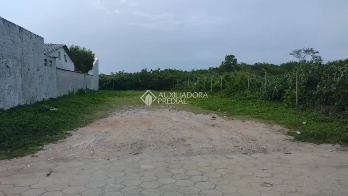 Terreno com 360m2 à venda no bairro Carianos - Florianópolis- SC