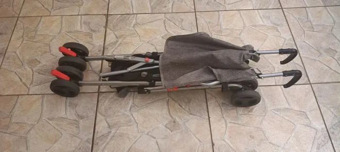 Carrinho de bebê guarda chuva pocket cinza Multikids Baby
