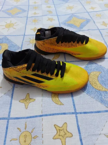 Chuteira adidas original seminova