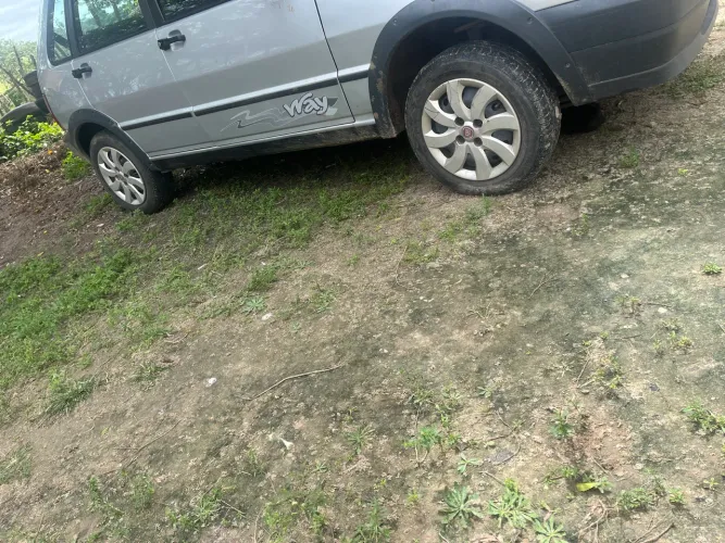 Jogo de roda e pneus do uno