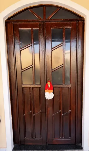 Portas e seteiras de massaranduba