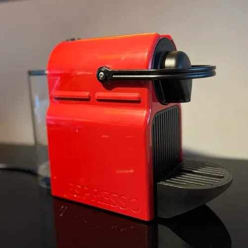cafeteira NESPRESSO modelo C40