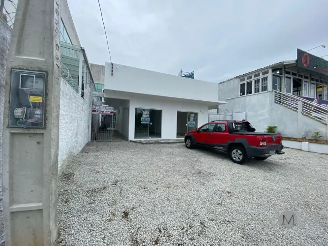 Loja com banheiro e estacionamento em Coqueiros