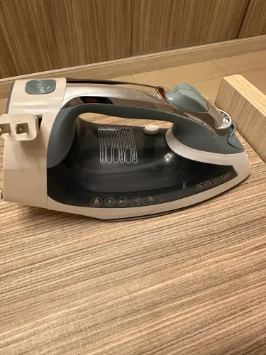 Ferro black Decker 127v cabo retrátil sem uso . Novinho!!