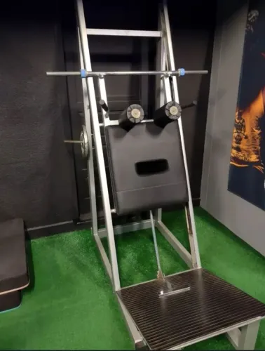 AGACHAMENTO HACK MÁQUINA - EQUIPAMENTO APARELHO MUSCULAÇÃO 