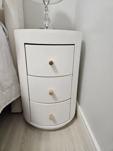 Vendo 2 mesas de cabeceira novas
