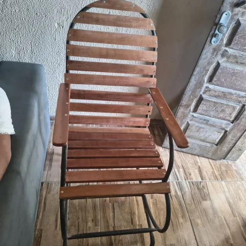 Vendo essa cadeira de balanço linda