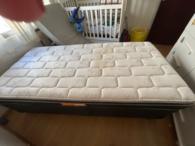 Vendo cama box solteiro usada