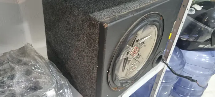 Vendo caixa de SUB