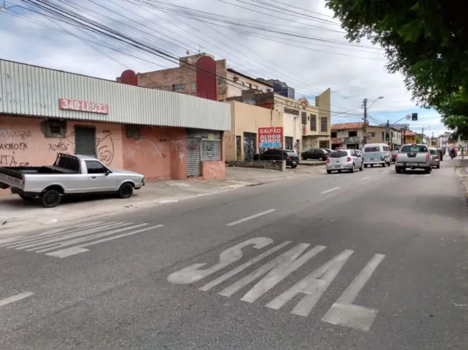 Prédio à venda, 600 m² por R$ 1.200.000,00 - Montese - Fortaleza/CE
