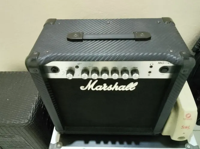 Amplificador de guitarra Marshall MG15 CRF