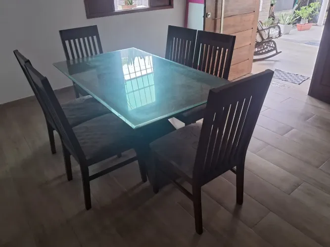 Vendo Mesa com 6 cadeiras