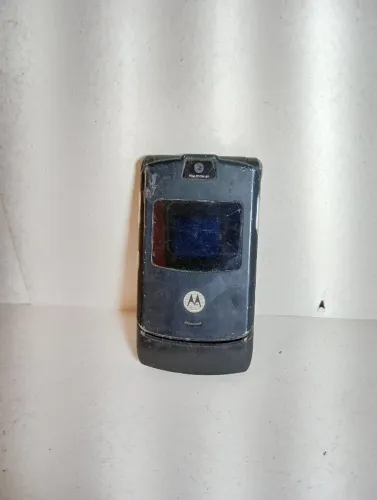Celular Motorola RAZR V3 Preto Original (No Estado / Não Liga - Para Coleção ou Peças)