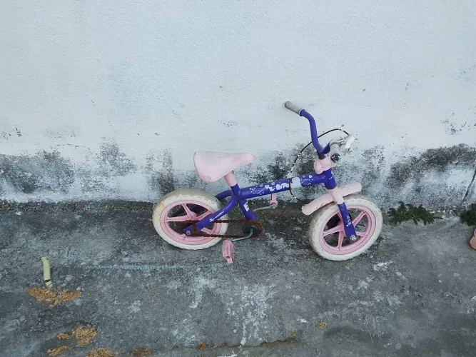 Bicicleta de 02 a 05 anos depende do tamanho da criança estados de usada