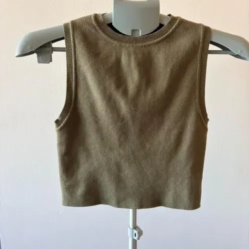 top canelado verde militar zara
