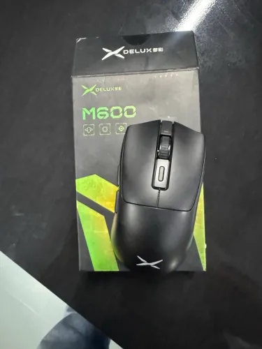 Mouse gamer sem fio Delux M600