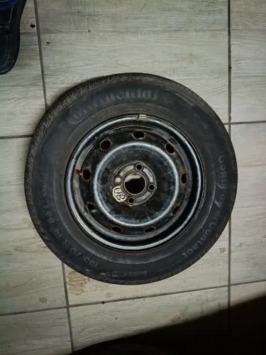 Pneu com aro 14 185/70